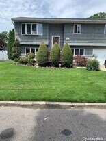 245 Beachview St in Copiague, NY - Building Photo