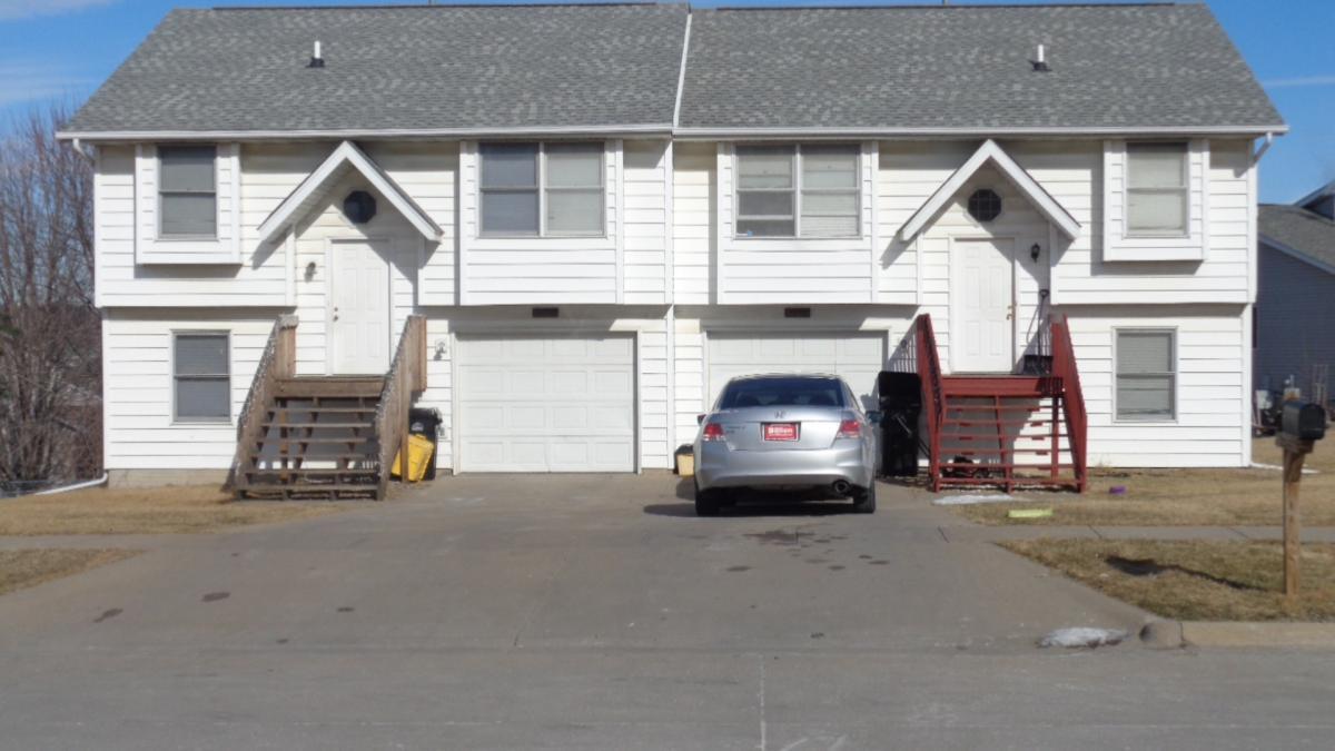 2117 14th St in Coralville, IA - Foto de edificio