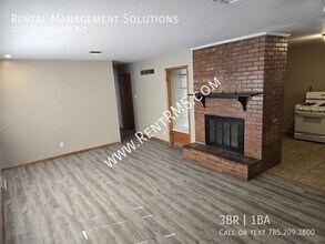 2015 SW Mission Ave in Topeka, KS - Building Photo - Building Photo