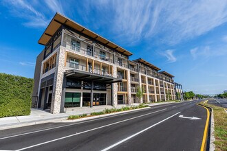 Corner on Main in Jacksonville, FL - Building Photo - Building Photo
