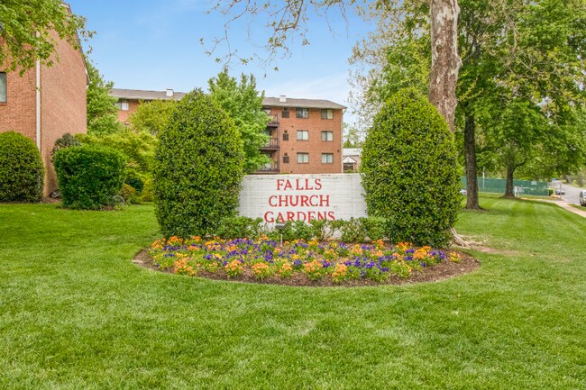 7600 Savannah St in Falls Church, VA - Building Photo - Building Photo