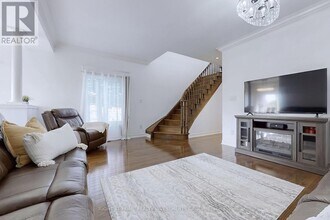 194 Tom Taylor Crescent in Newmarket, ON - Building Photo - Building Photo