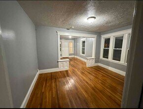 41 Johnson St in Springfield, MA - Foto de edificio - Building Photo