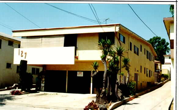 127 N Eastwood Ave in Inglewood, CA - Building Photo