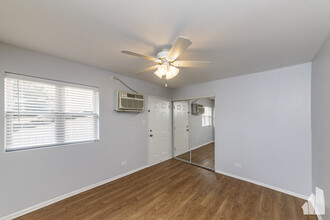 4537 N Dover St in Chicago, IL - Building Photo - Building Photo