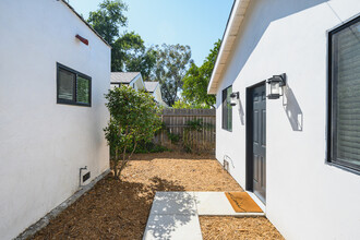 14347 Emelita St in Los Angeles, CA - Building Photo - Building Photo