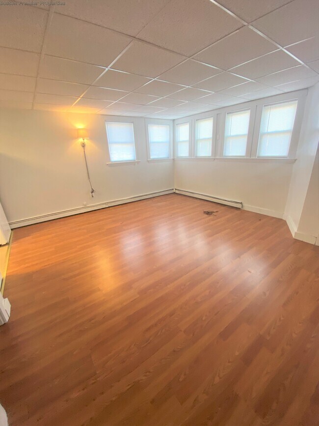 81 Dewey Rd Rentals in Braintree, MA