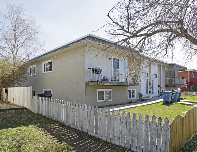 818 Mcneill Rd NE in Calgary, AB - Building Photo - Primary Photo