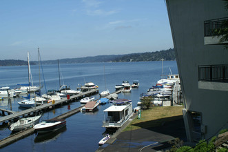 Aqua Marina Apartments & Moorage in Seattle, WA - Building Photo - Building Photo