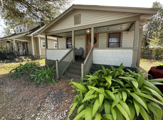 1117 NW 7th Ave in Gainesville, FL - Foto de edificio - Building Photo