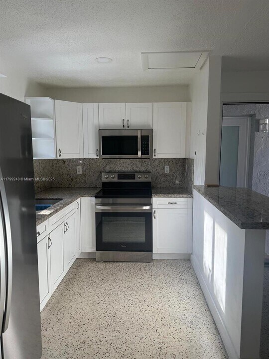 458 E 31st St in Hialeah, FL - Foto de edificio