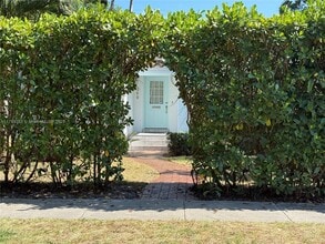 260 NE 95th St in Miami Shores, FL - Building Photo - Building Photo