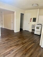 3002-3008 North West Street, Unit 3008 in Jackson, MS - Foto de edificio - Building Photo