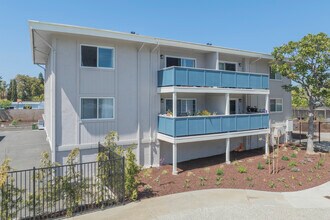 Parkmont Homes in Fremont, CA - Foto de edificio - Building Photo