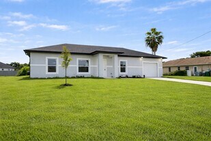 2504 25th St SW in Lehigh Acres, FL - Building Photo