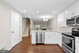 2110 Whisperwood Glen Ln in Reston, VA - Building Photo - Building Photo