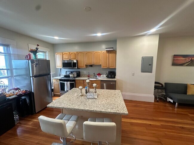 118 Gladstone St in Boston, MA - Building Photo - Building Photo