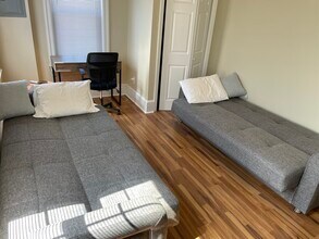 600 Roxborough Ave, Unit 2nd floor in Philadelphia, PA - Building Photo - Building Photo