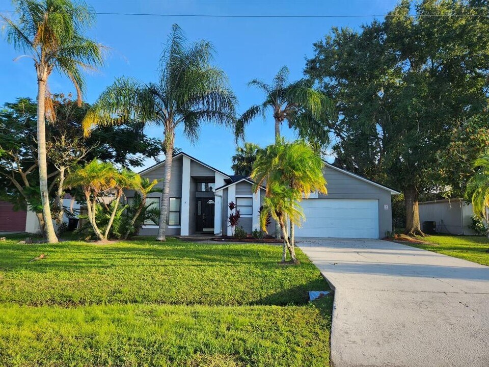 714 Caribou Dr in Kissimmee, FL - Building Photo
