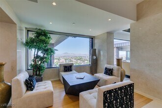 1500 MacDonald Ranch Dr in Henderson, NV - Foto de edificio - Building Photo
