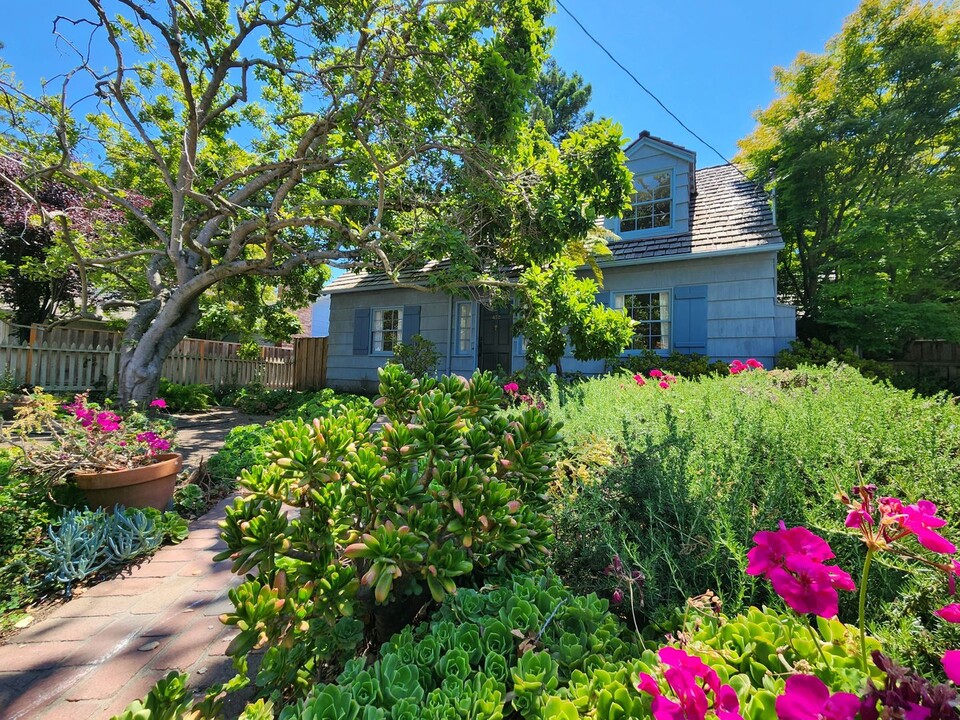 452 9th Ave in Menlo Park, CA - Building Photo