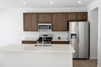 16517 Golden Vly Ln in Lockport, IL - Building Photo - Building Photo