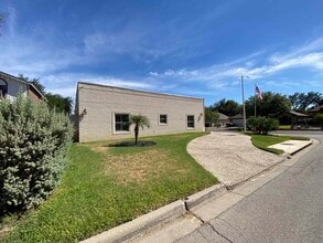 601 Marsh Ln in Laredo, TX - Building Photo - Building Photo