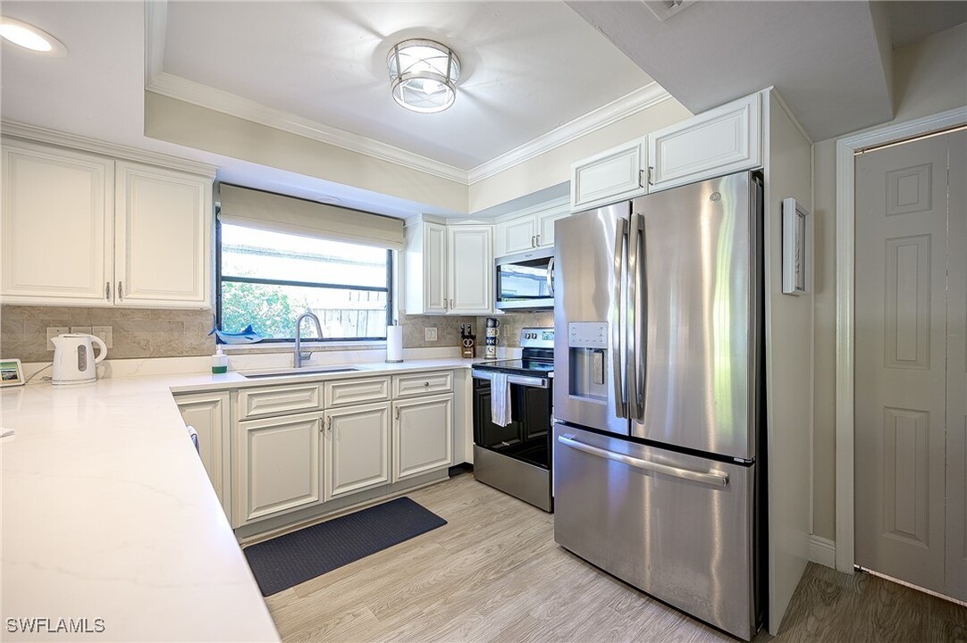 672 100th Ave N in Naples, FL - Building Photo