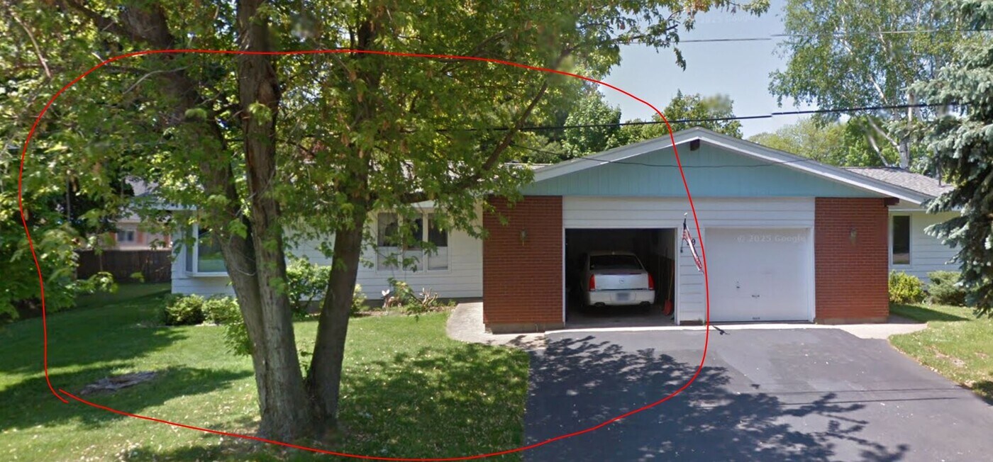 39 Baylis St in Oswego, NY - Foto de edificio