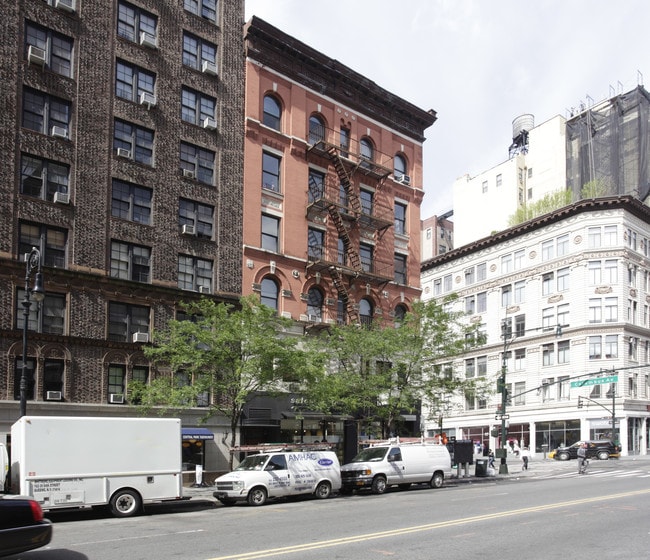 58 W 72nd St in New York, NY - Foto de edificio - Building Photo