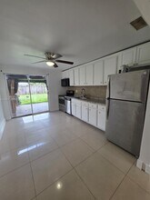 5911 N Farragut Dr in Hollywood, FL - Building Photo - Building Photo
