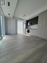 5858 Yonge St in Toronto, ON - Building Photo