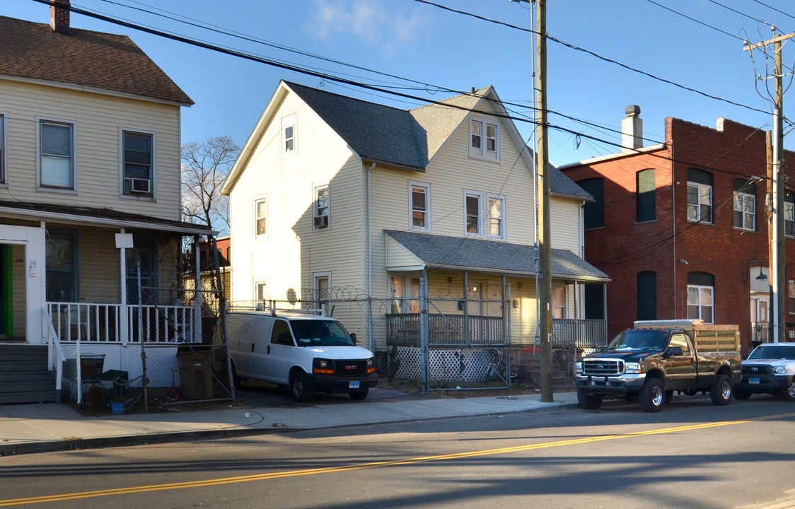 641 Pacific St in Stamford, CT - Foto de edificio