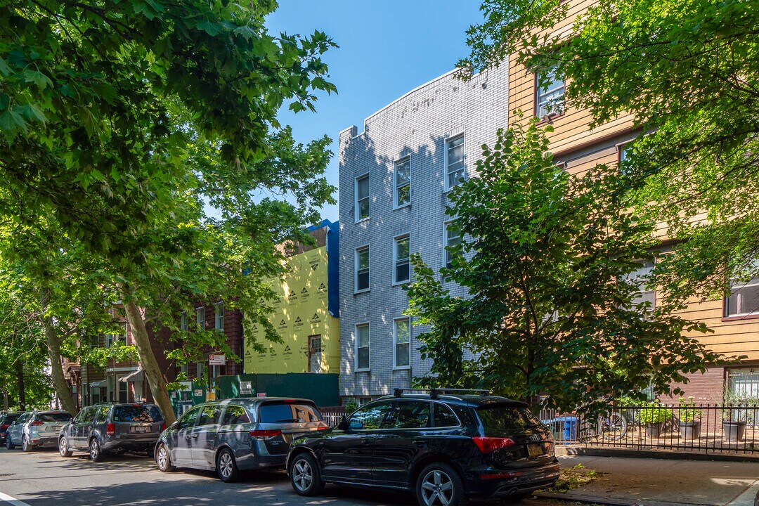641 Leonard St in Brooklyn, NY - Foto de edificio