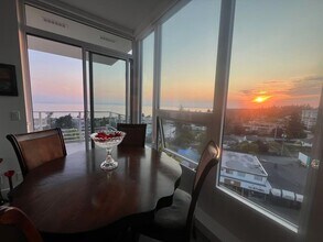 1342 Johnston Rd in White Rock, BC - Building Photo - Building Photo