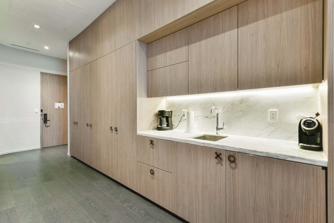 801 S Miami Ave in Miami, FL - Building Photo