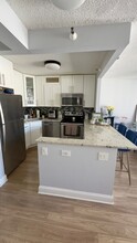 10 E Ontario St, Unit A in Chicago, IL - Building Photo - Building Photo