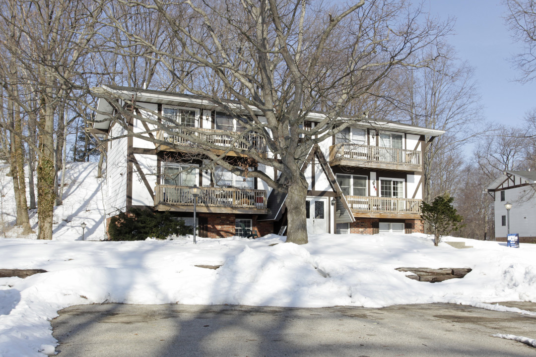 18281 Alpine Ct in Spring Lake, MI - Building Photo