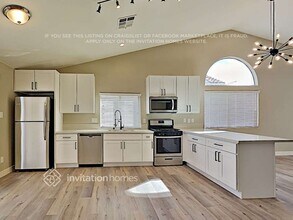 532 Viva Serenade Way in Henderson, NV - Building Photo - Building Photo