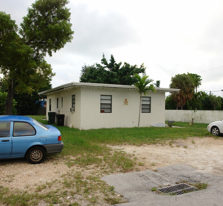 1020-1024 NE 16th Ter in Fort Lauderdale, FL - Building Photo