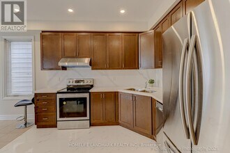 42 Robert Wilson Cres in Georgina, ON - Building Photo - Building Photo