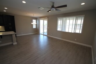 4801 Ammolite Way in Elk Grove, CA - Building Photo - Building Photo