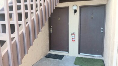 2724 Hidden Lake Blvd in Sarasota, FL - Building Photo - Building Photo