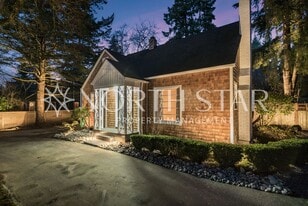 17348 Bryant Rd in Lake Oswego, OR - Building Photo