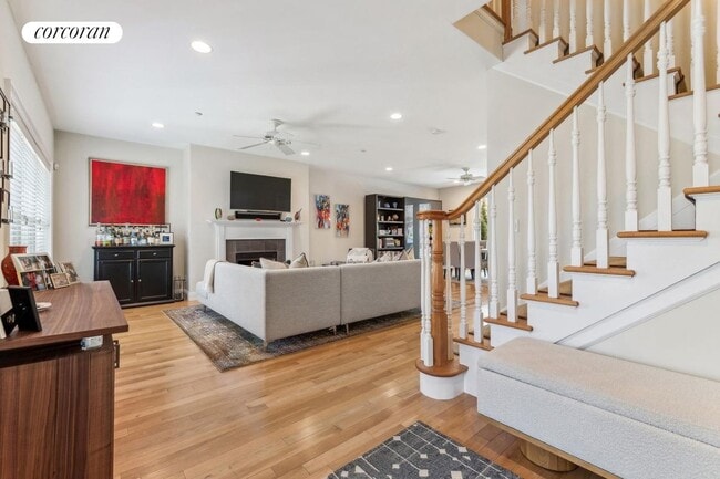 37 Andrew Ct in Southampton, NY - Building Photo - Building Photo