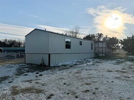 900 Phillip Ln in Liberty Hill, TX - Building Photo