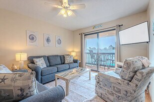 40 Folly Field Rd, Unit SI FL3-ID1504777P in Hilton Head Island, SC - Building Photo