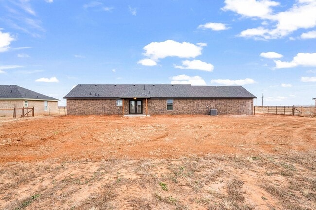 10705 N County Rd 2800 in Lubbock, TX - Foto de edificio - Building Photo