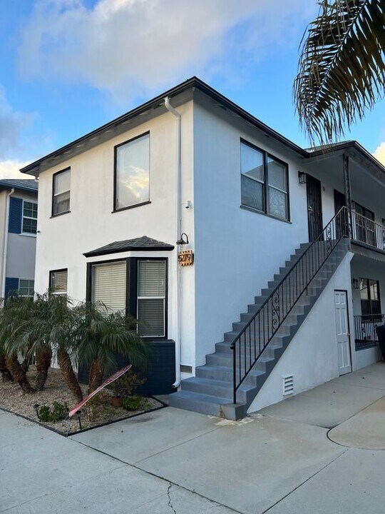 5279 E The Toledo in Long Beach, CA - Building Photo
