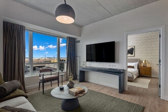 479 Canal St, Unit FL2-ID1380123P in Somerville, MA - Foto de edificio - Building Photo